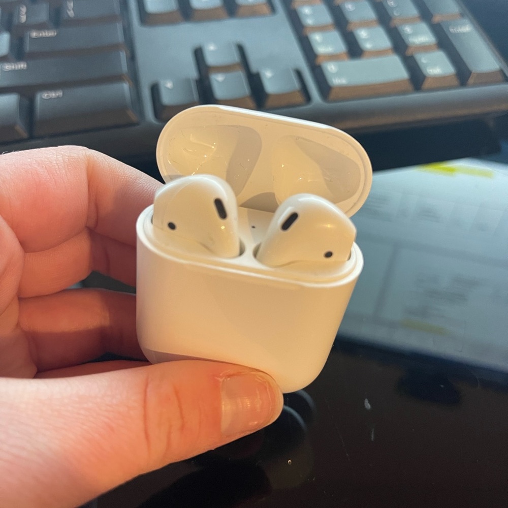 Apple AirPods (2nd Generation)